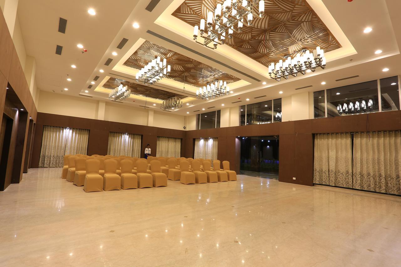 Nandan Kanan Hotel & Resort Sipra Exteriör bild