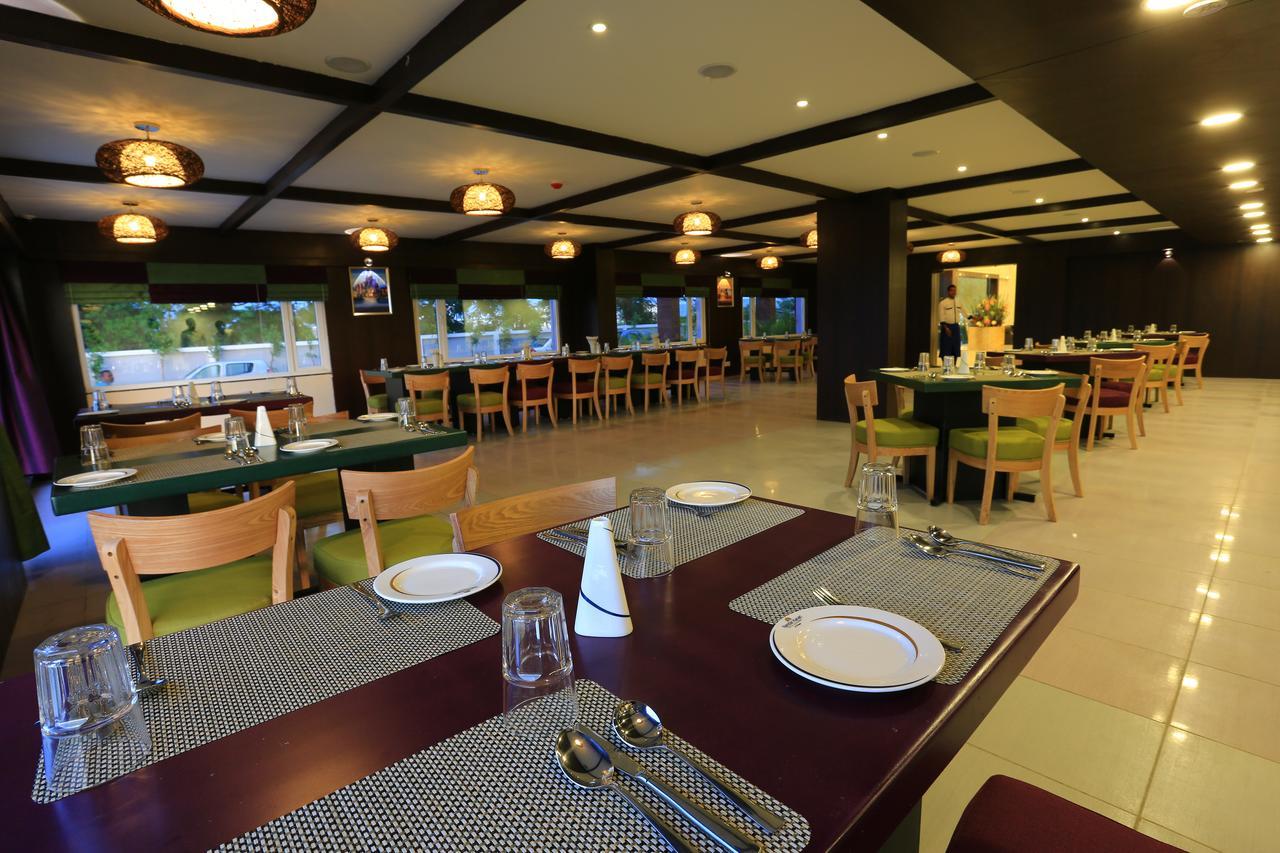 Nandan Kanan Hotel & Resort Sipra Exteriör bild