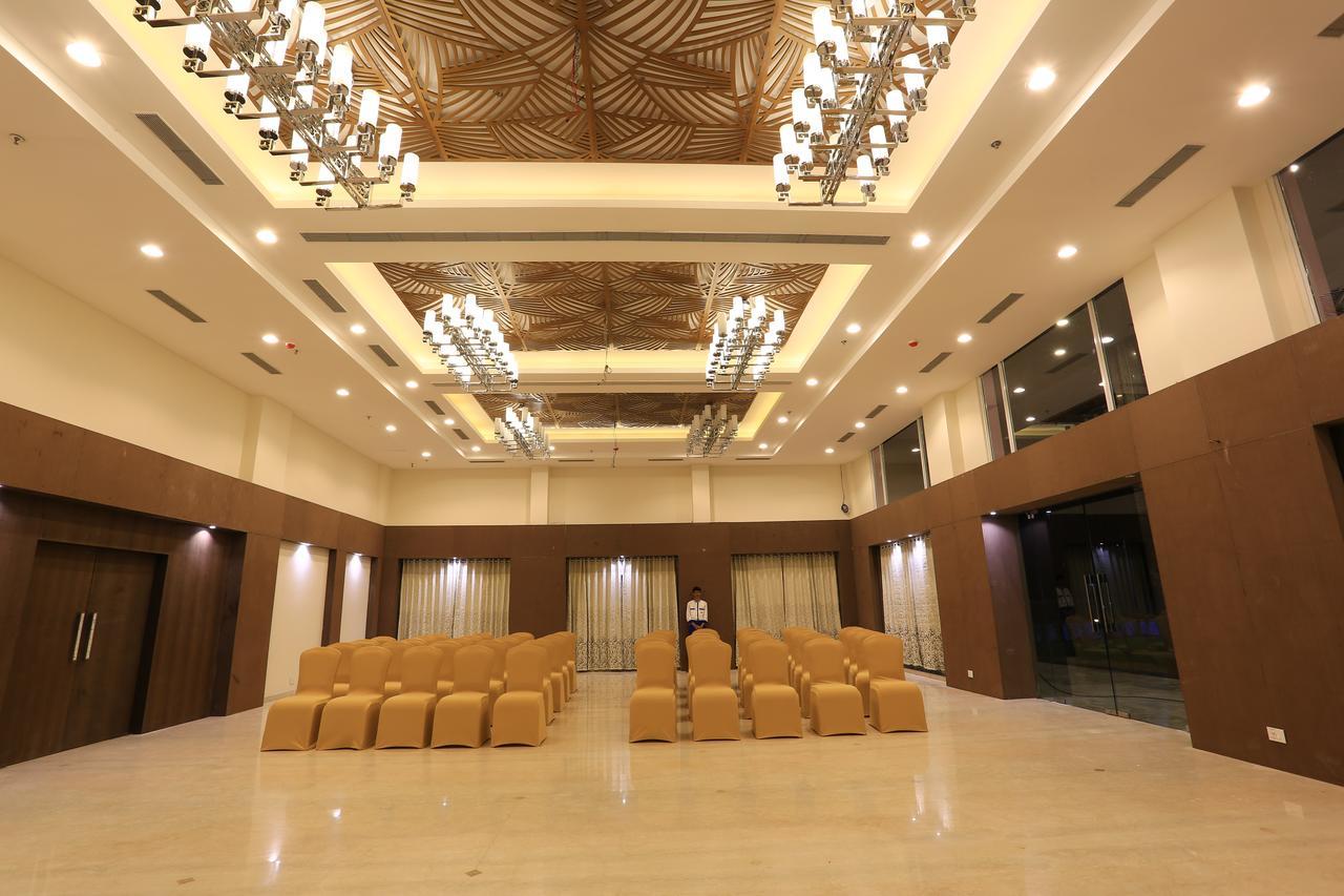 Nandan Kanan Hotel & Resort Sipra Exteriör bild