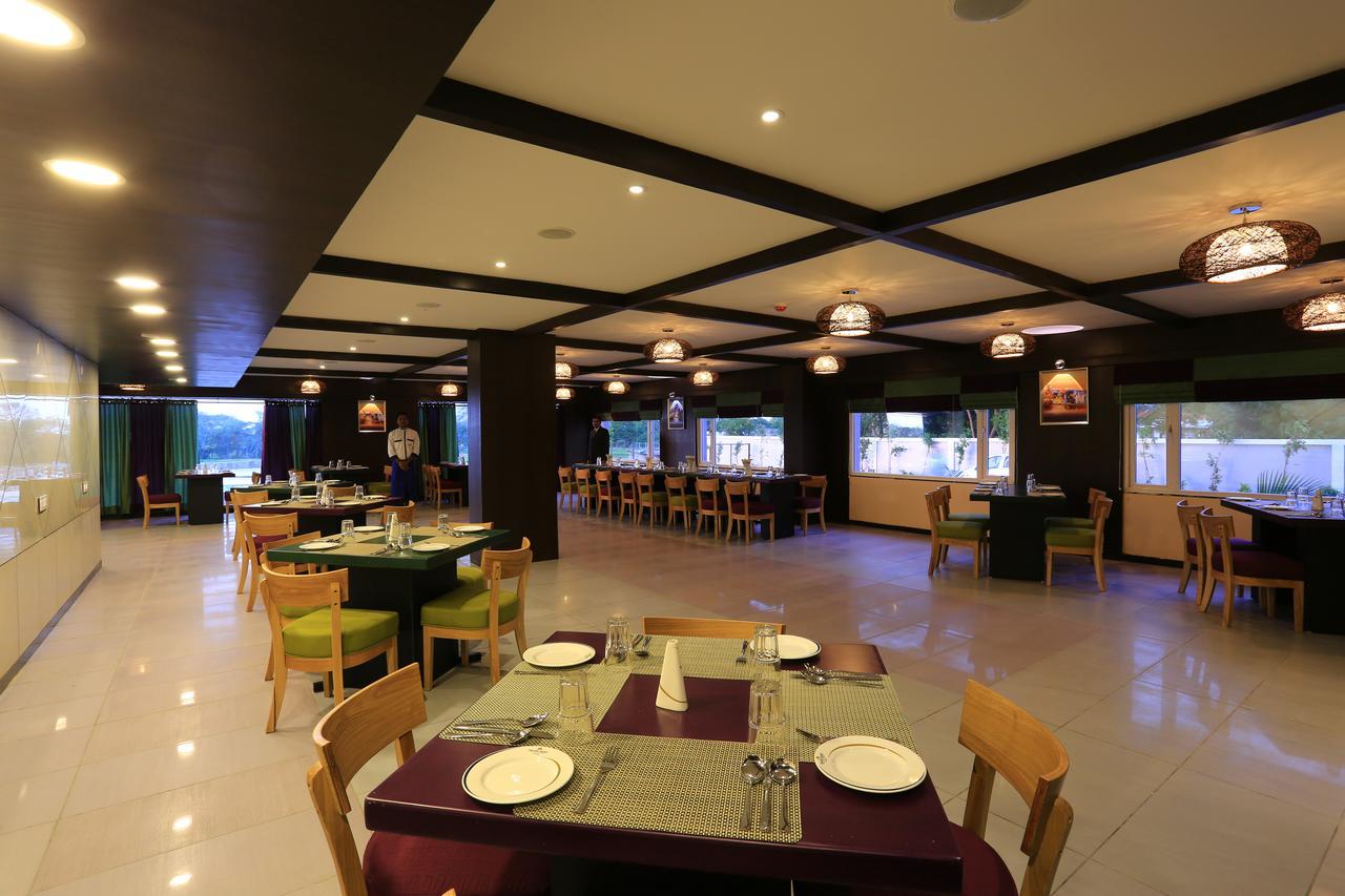 Nandan Kanan Hotel & Resort Sipra Exteriör bild