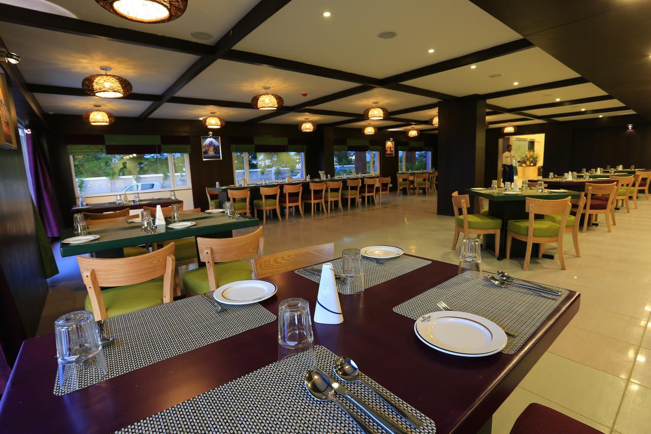 Nandan Kanan Hotel & Resort Sipra Exteriör bild