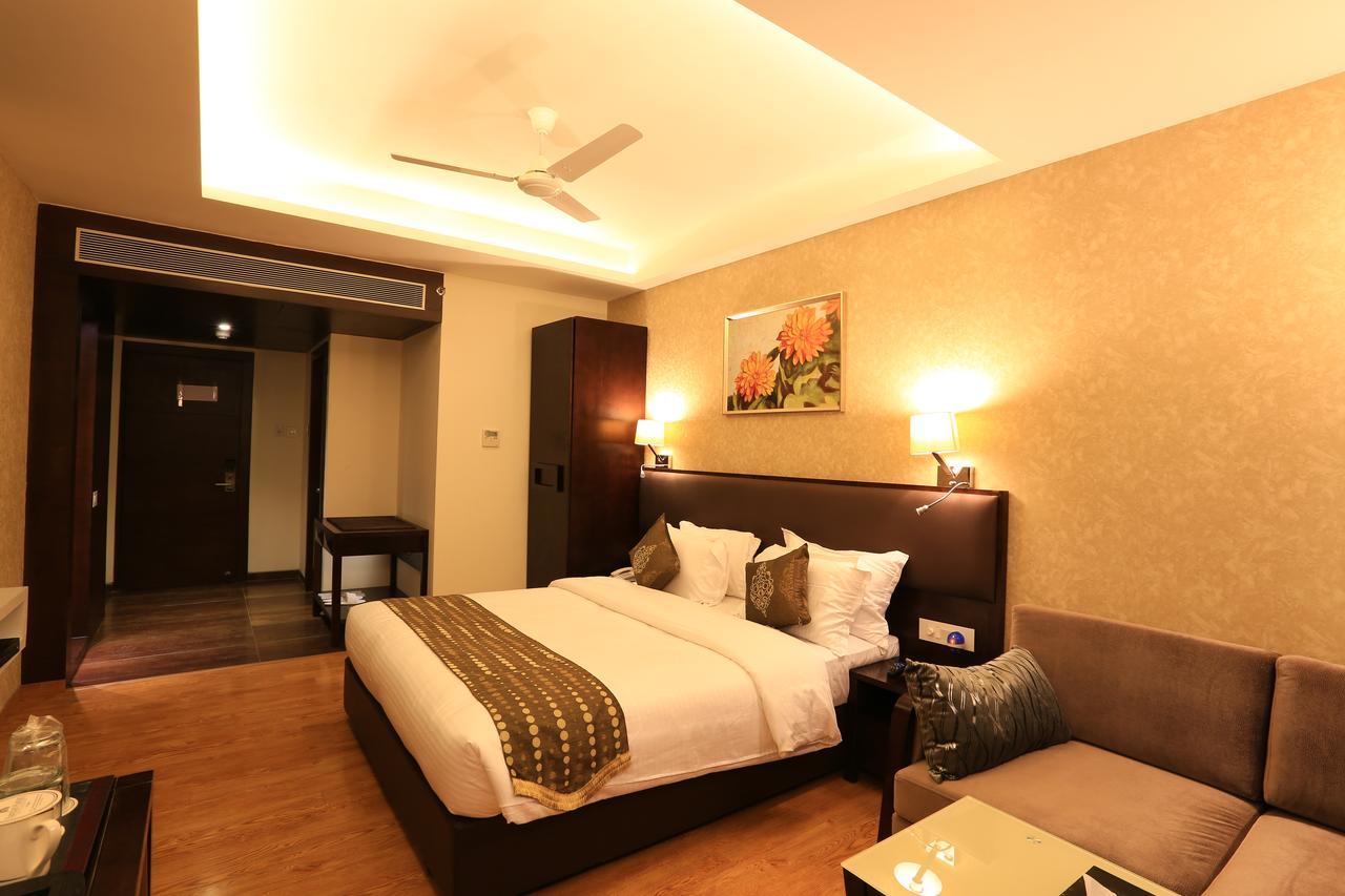 Nandan Kanan Hotel & Resort Sipra Exteriör bild