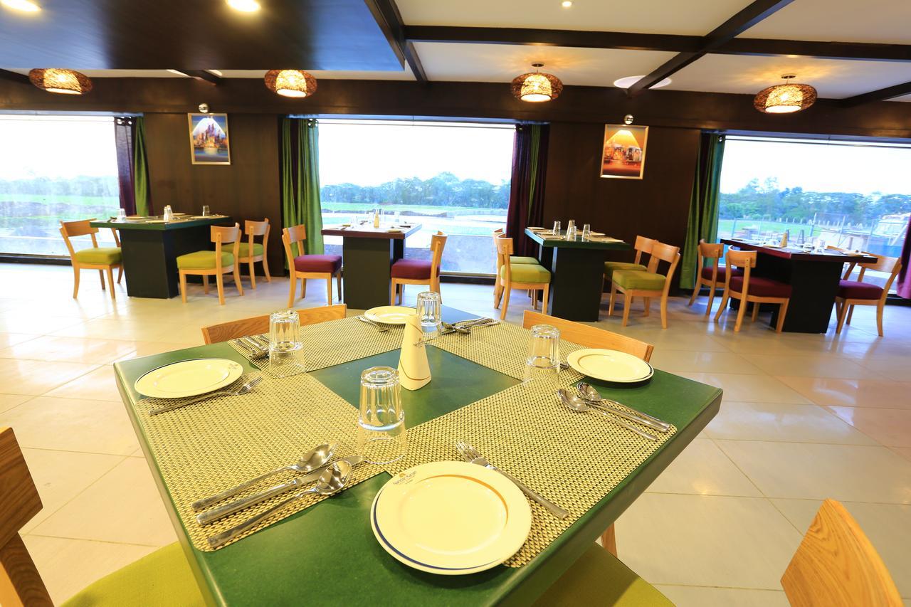 Nandan Kanan Hotel & Resort Sipra Exteriör bild