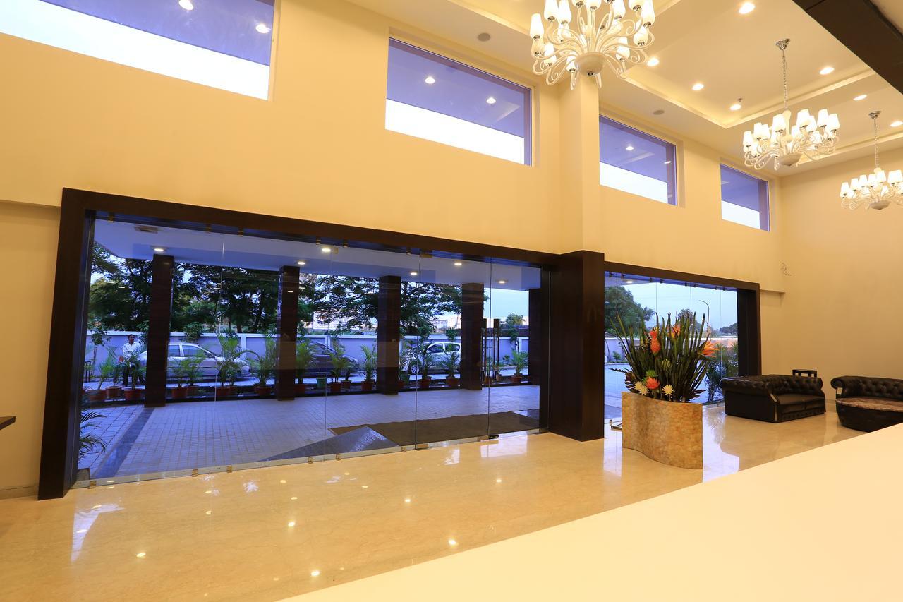 Nandan Kanan Hotel & Resort Sipra Exteriör bild