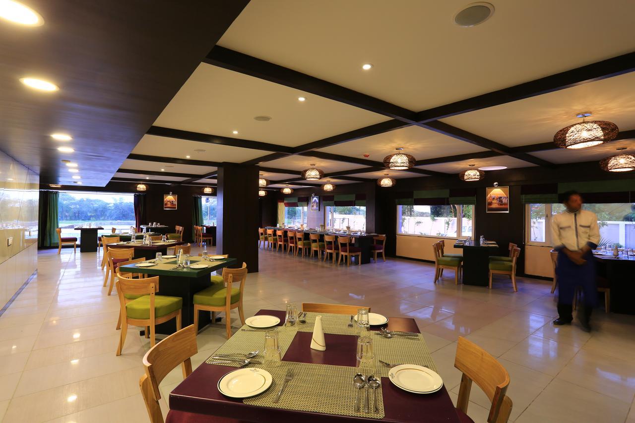 Nandan Kanan Hotel & Resort Sipra Exteriör bild