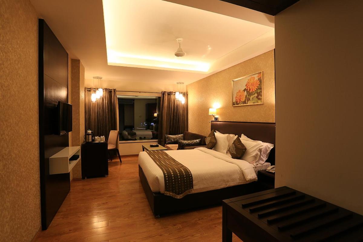 Nandan Kanan Hotel & Resort Sipra Exteriör bild